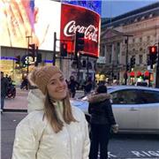 Profesora de inglés, catalán y castellano que imparte clases a alumnos de todas las edades